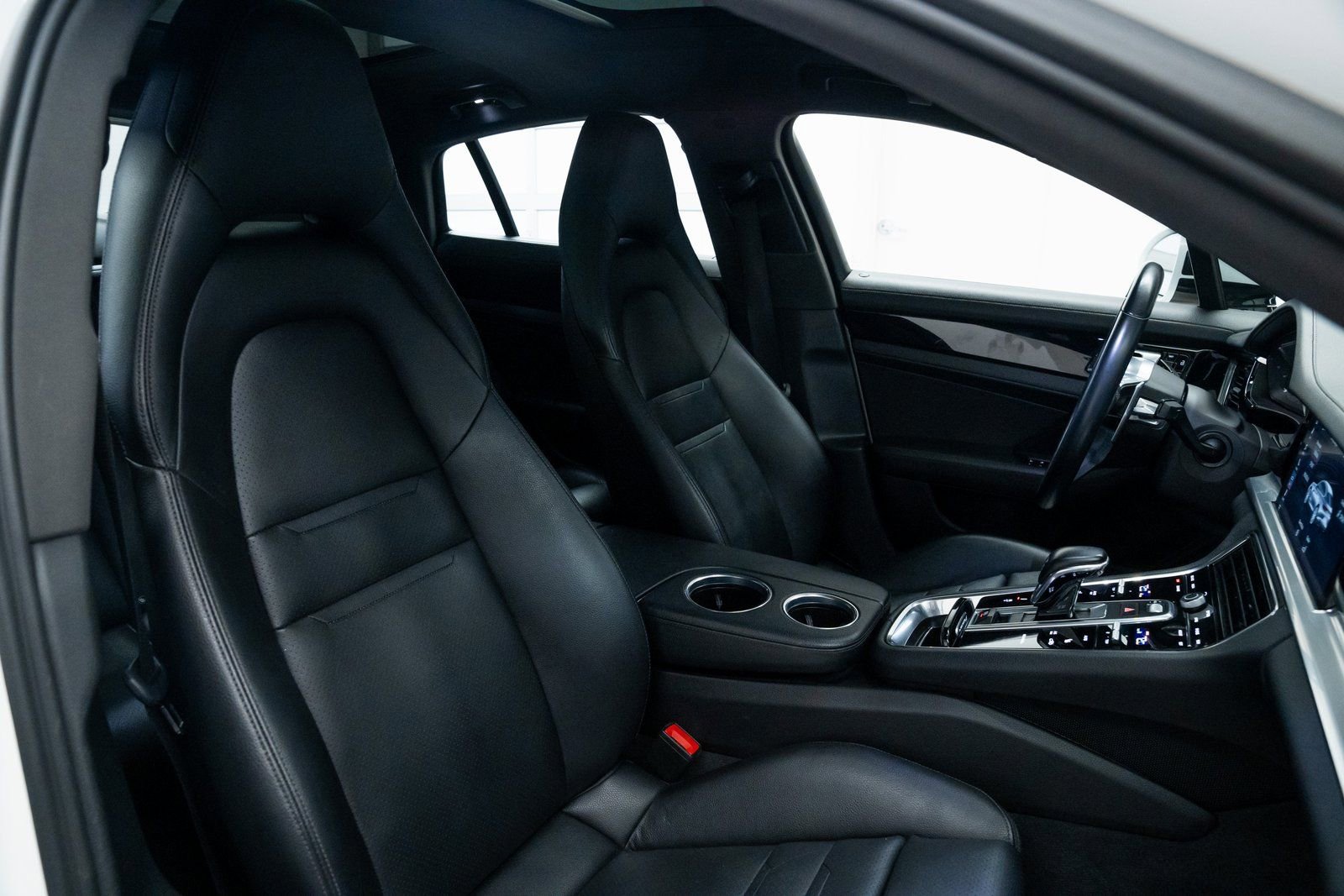 Used 2020 Porsche Panamera 4 image 24