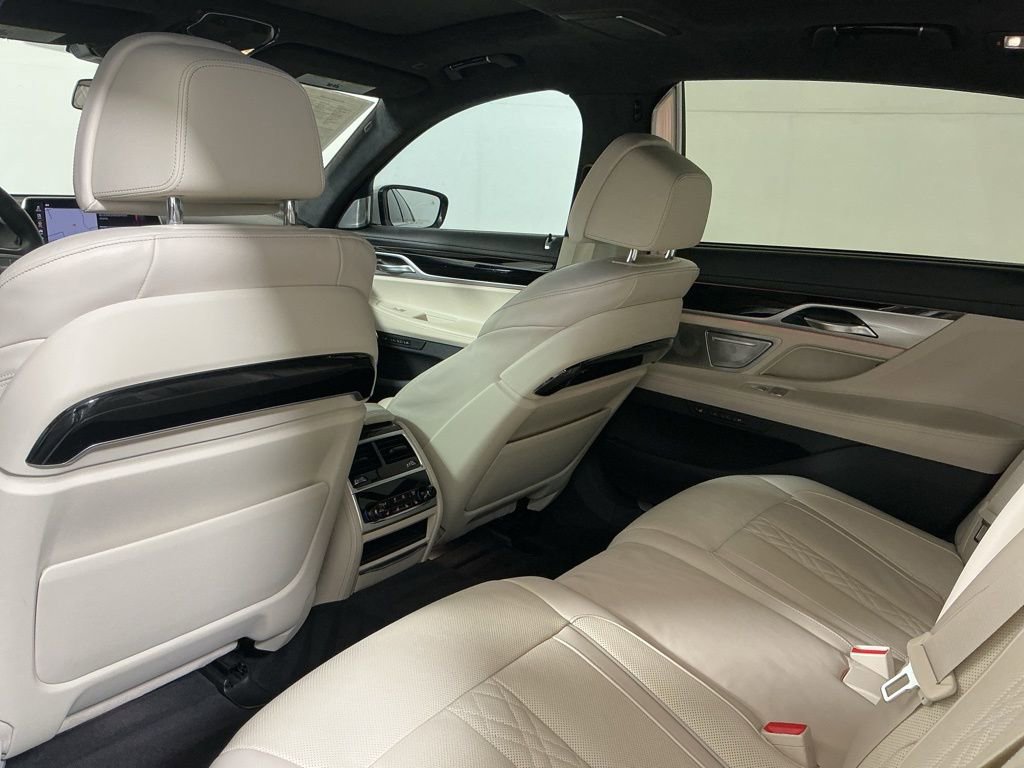 Used 2021 BMW ALPINA B7 xDrive w/ Luxury Rear Seating Package image 28