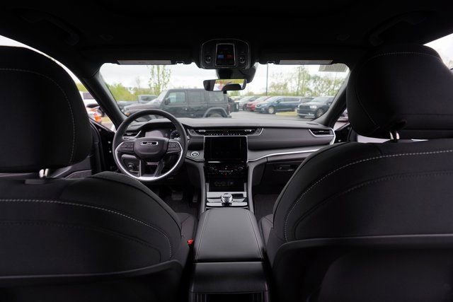 New 2025 Jeep Grand Cherokee Laredo X w/ Luxury Tech Group I image 21