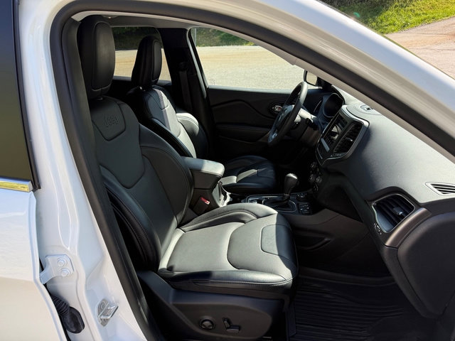 Used 2022 Jeep Cherokee Latitude Lux w/ Sun & Sound Group image 18