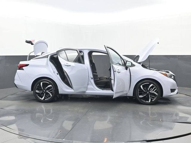 Used 2025 Nissan Versa SR w/ Electronics Package image 32