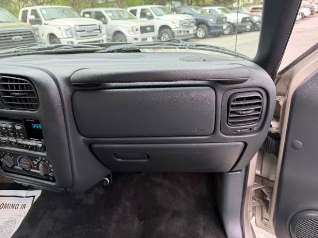 Used 2000 Chevrolet S10 Pickup LS w/ Preferred Equipment Group RWD image 28