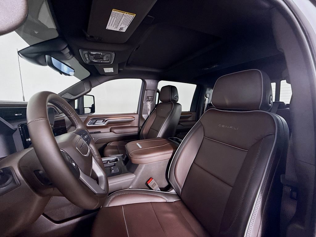 Used 2025 GMC Sierra 3500 Denali w/ Technology Package image 11