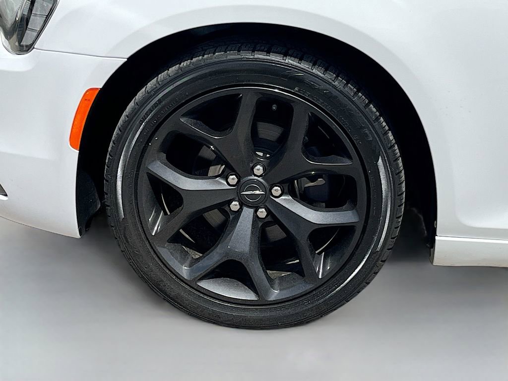 Used 2020 Chrysler 300 Touring w/ Sport Appearance Package image 29