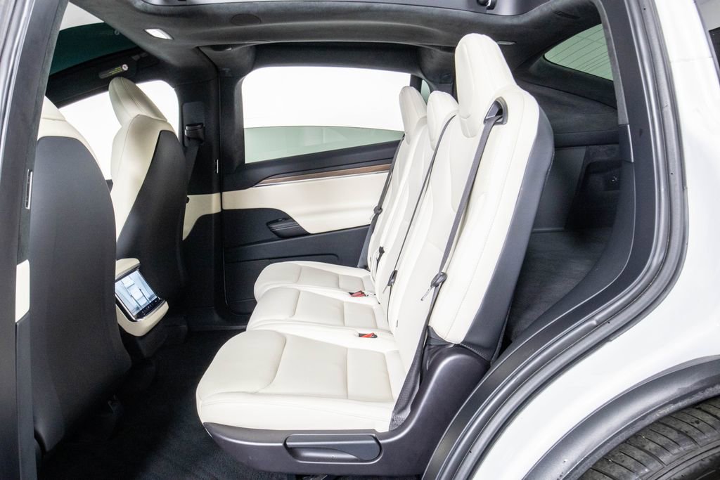 Used 2023 Tesla Model X image 11