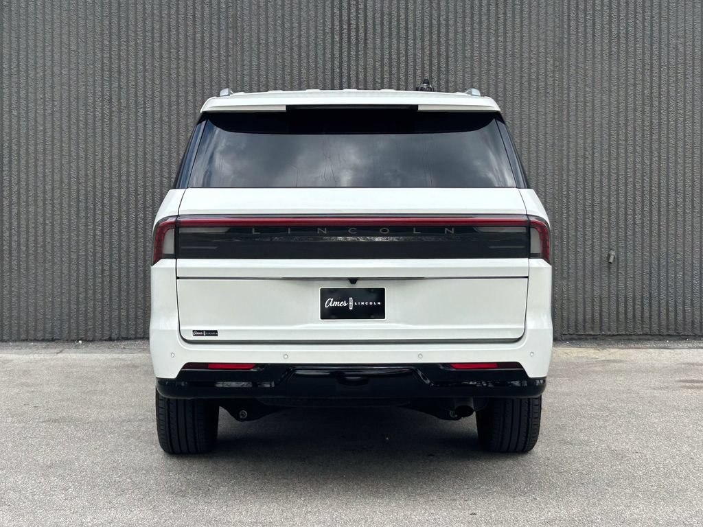 Certified 2025 Lincoln Navigator L Reserve AWD/4WD image 5