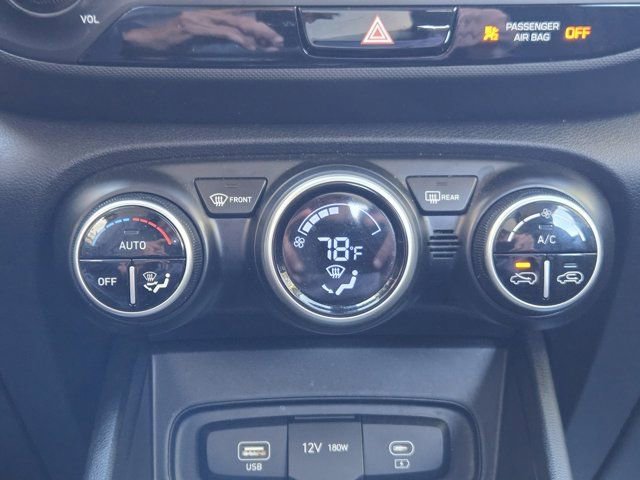 Certified 2025 Hyundai Venue SEL FWD image 17