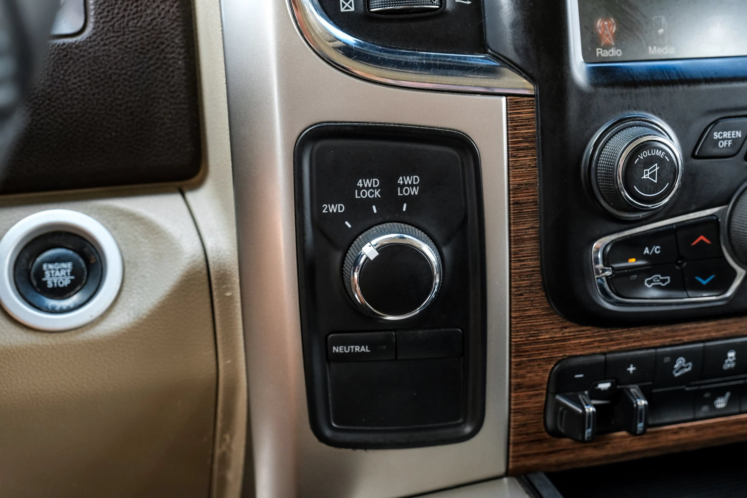 Used 2018 RAM 2500 Laramie AWD/4WD image 32