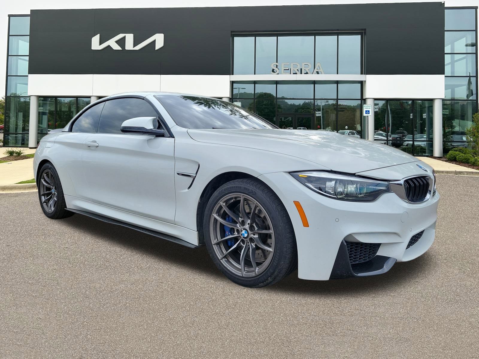 Used 2020 BMW M4 Convertible image 1