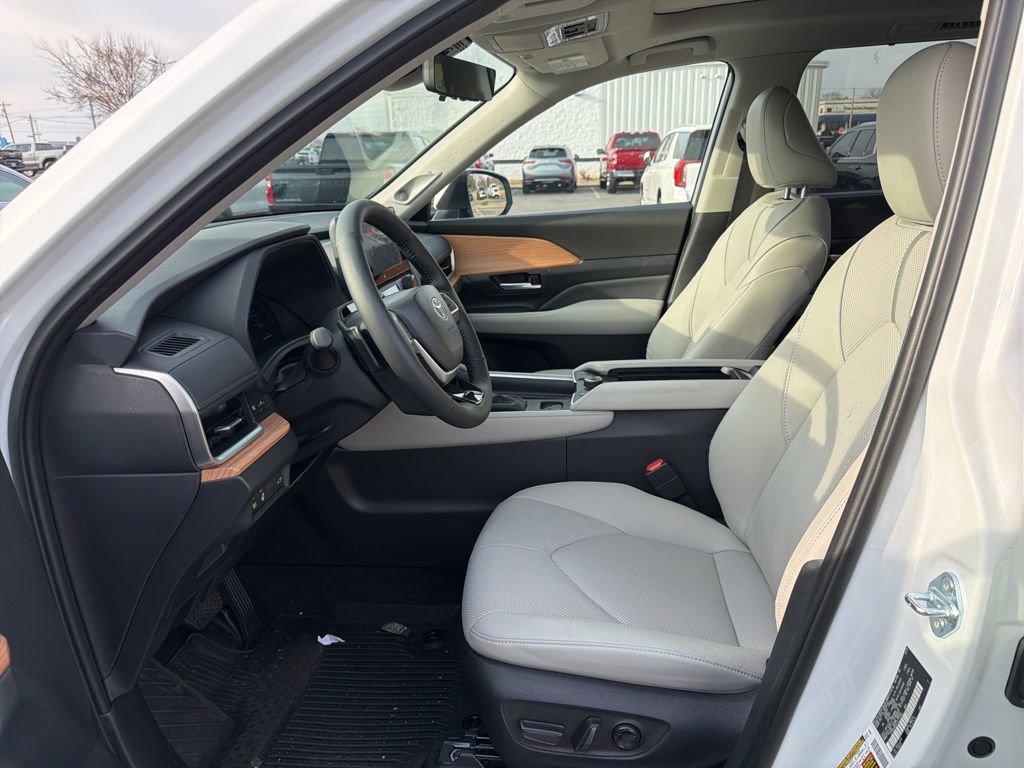Used 2026 Toyota Grand Highlander AWD image 10