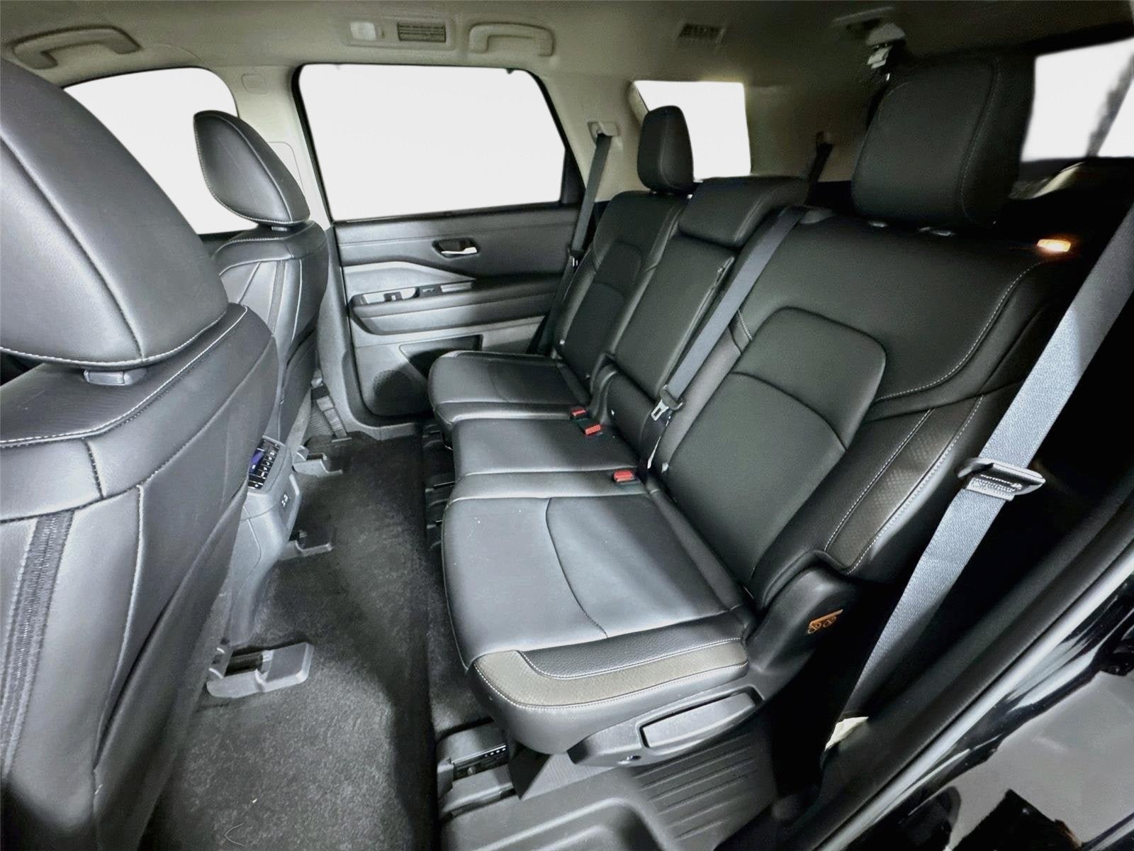 Used 2024 Nissan Pathfinder SL FWD image 22