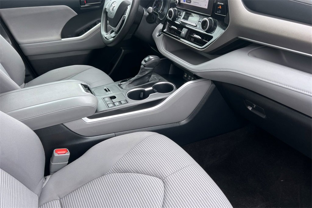 Certified 2023 Toyota Highlander L image 18