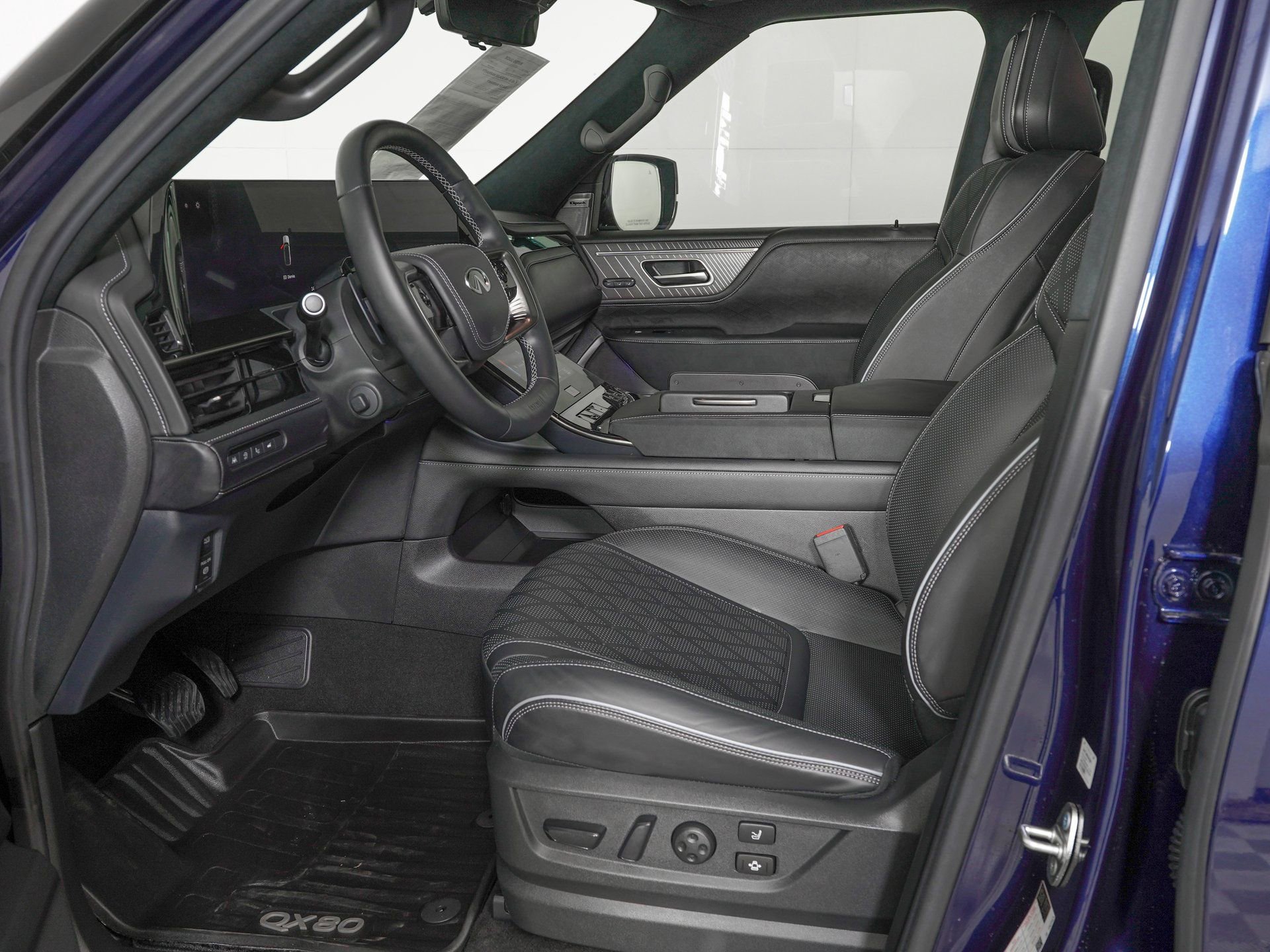 Used 2025 INFINITI QX80 Autograph AWD/4WD image 16