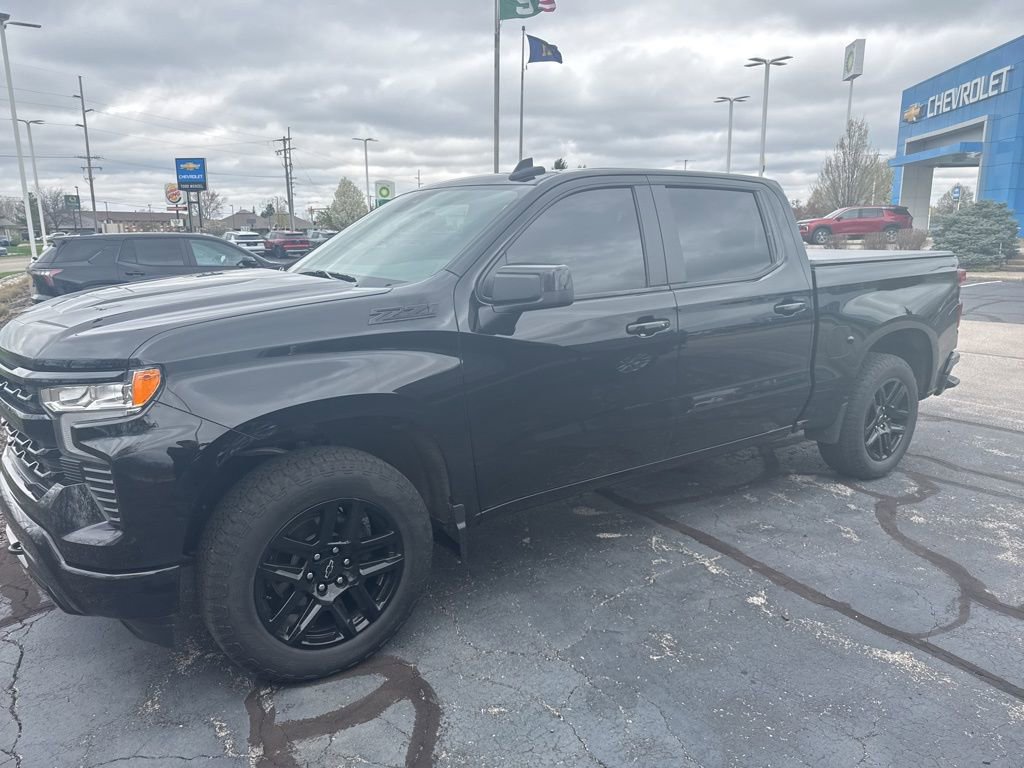 Used 2023 Chevrolet Silverado 1500 RST AWD/4WD image 2