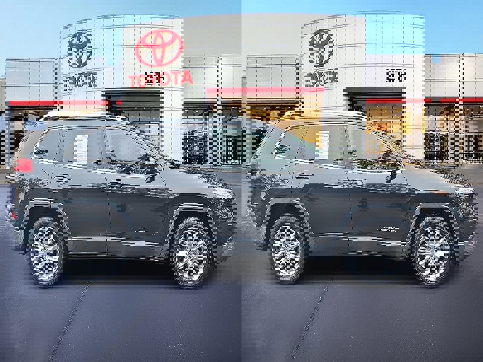 Used 2014 Jeep Cherokee Limited image 4