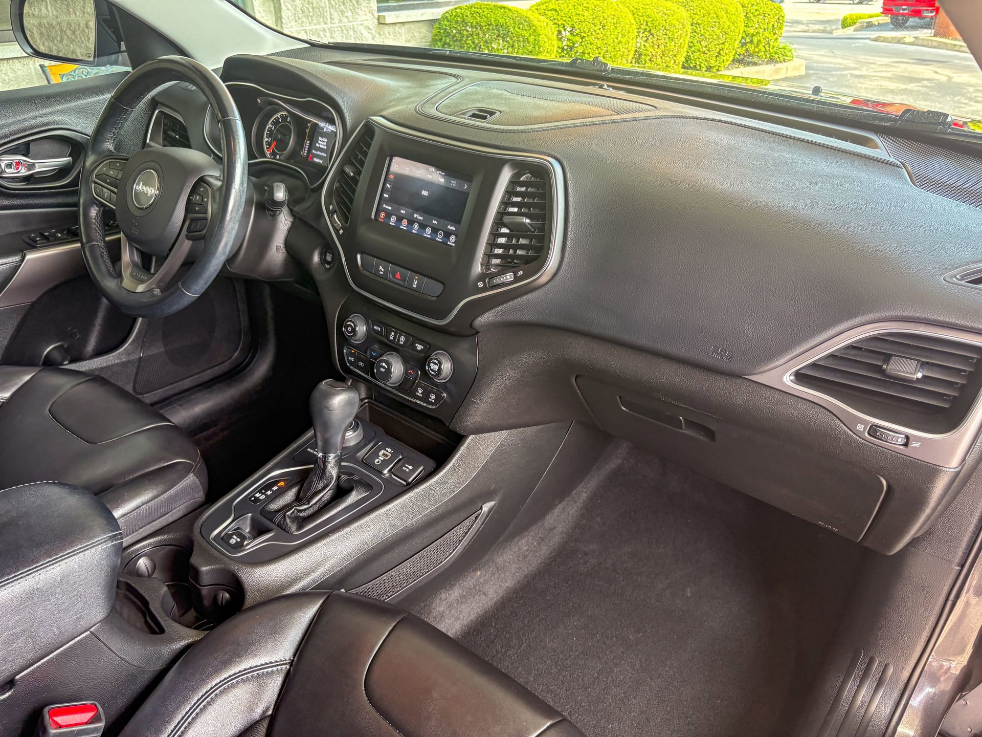 Used 2021 Jeep Cherokee Latitude Plus AWD/4WD image 25
