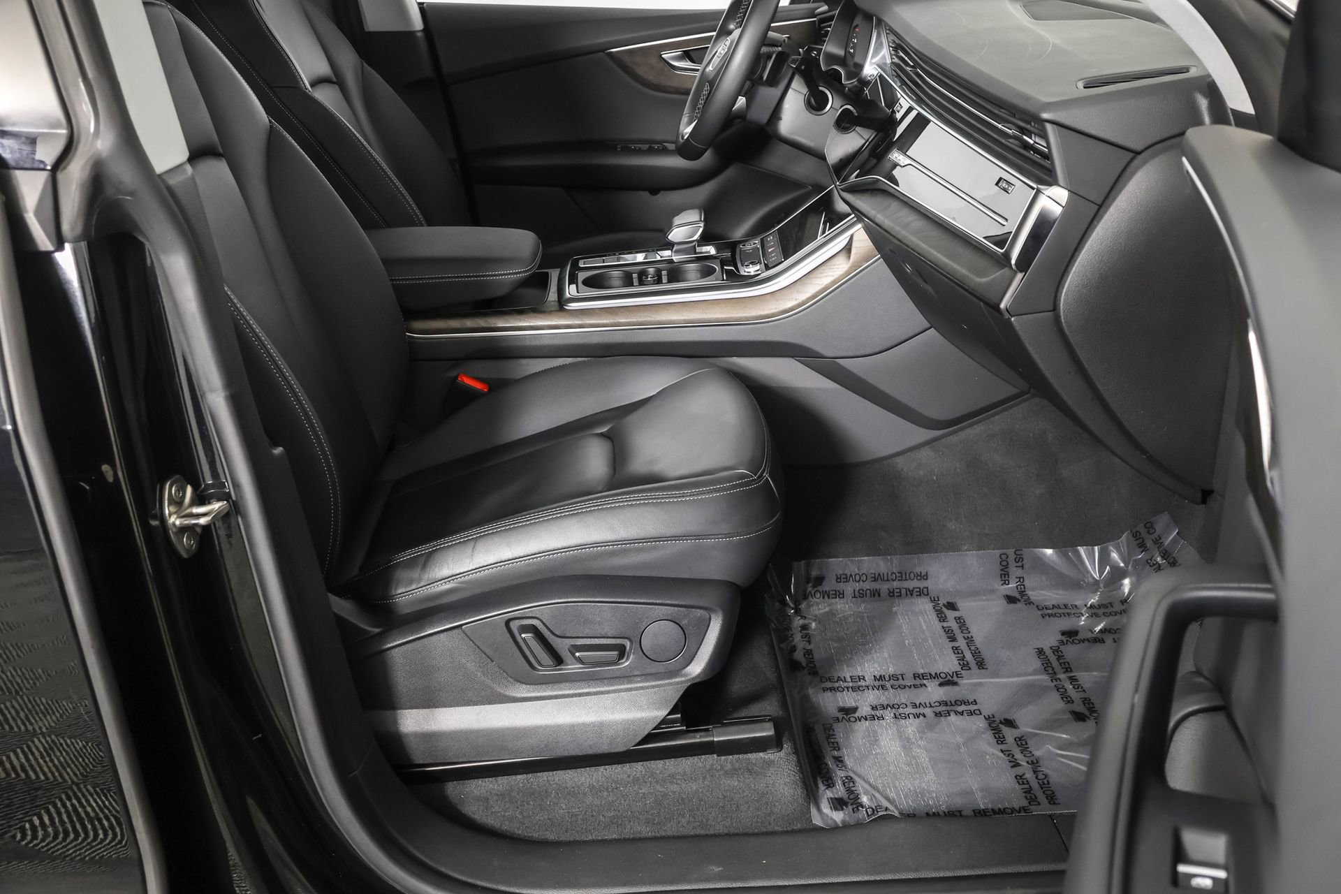 Used 2022 Audi Q8 Premium image 46