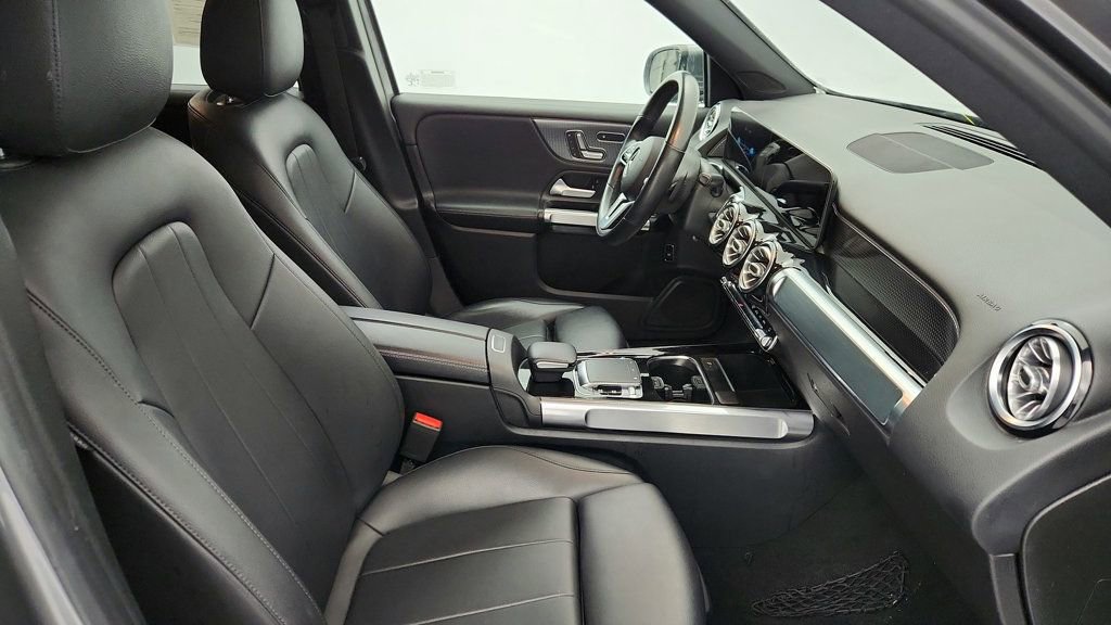 Used 2020 Mercedes-Benz GLB 250 4MATIC w/ Premium Package image 23