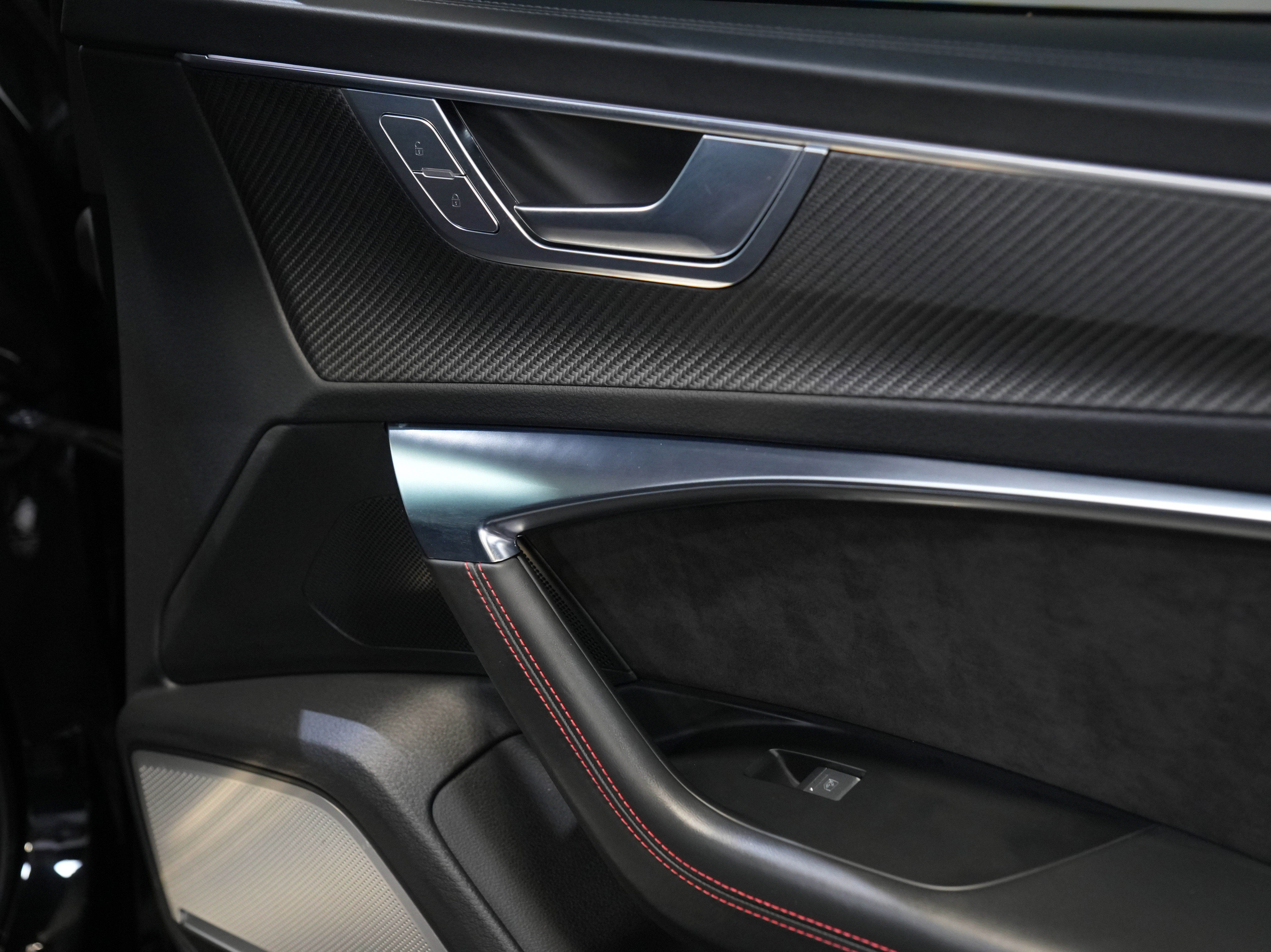 Used 2021 Audi RS 6 w/ Carbon Optic Package image 24