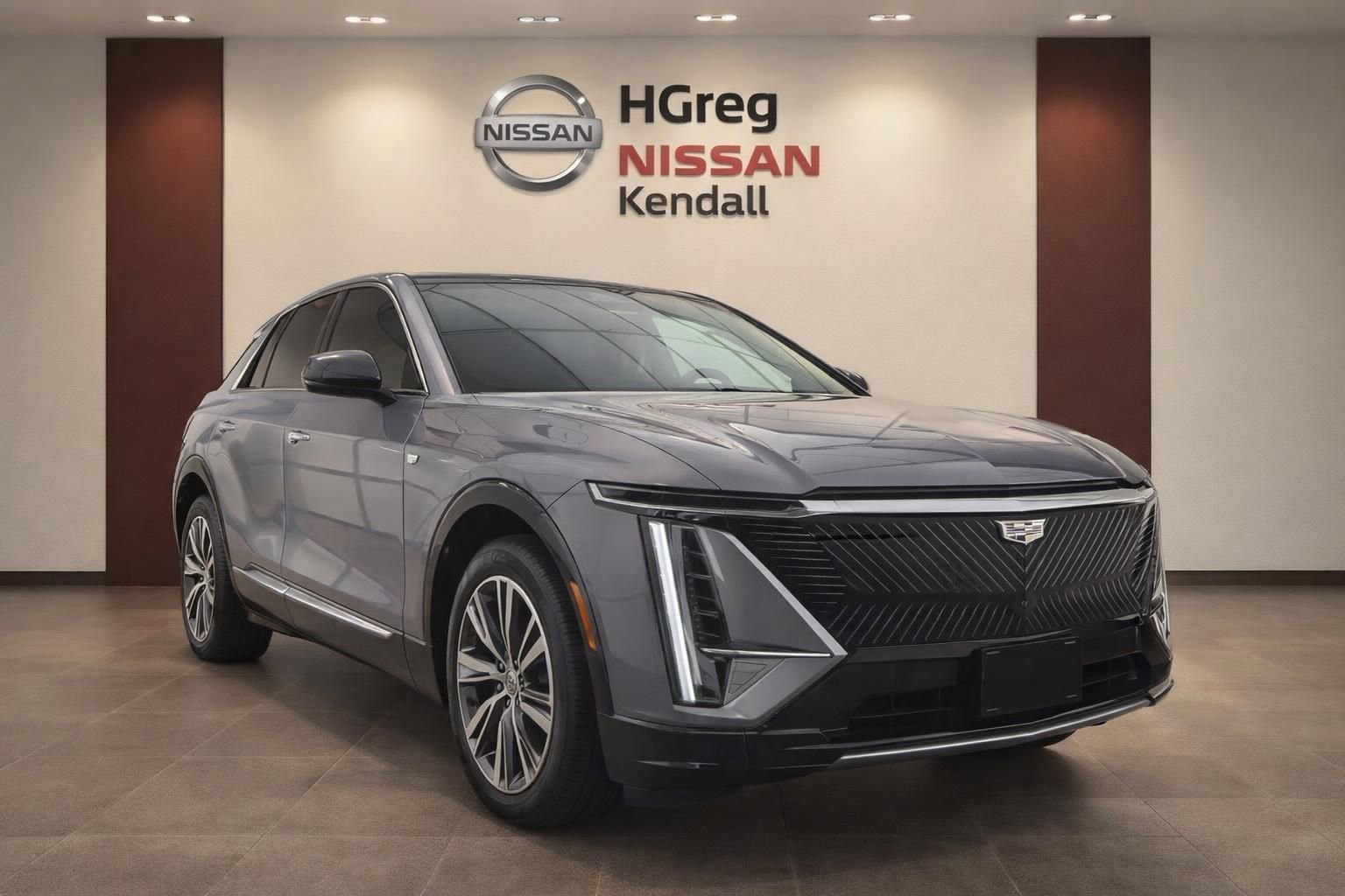 Used 2024 Cadillac Lyriq Luxury AWD/4WD image 3