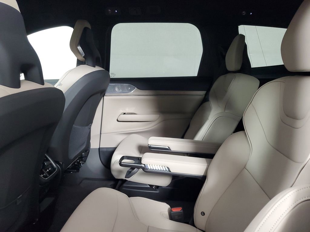 Used 2025 Volvo EX90 Ultra image 13