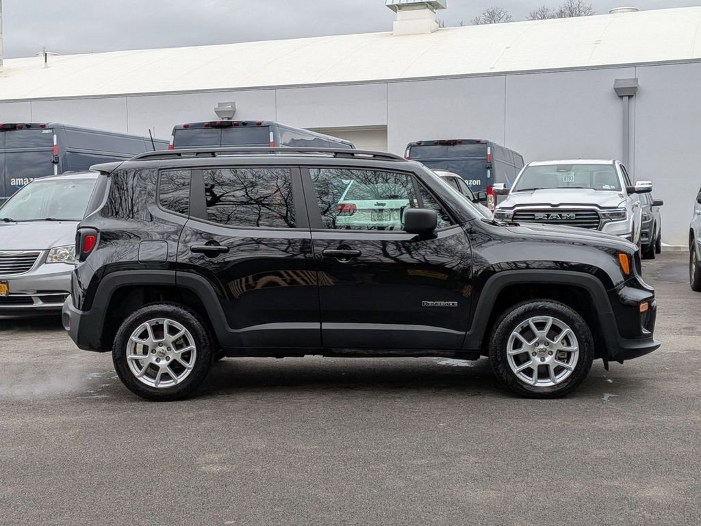 Used 2023 Jeep Renegade Latitude w/ Sun/Sound Group image 2