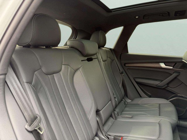 Certified 2025 Audi Q5 e Premium Plus w/ Premium Plus Package AWD/4WD image 26