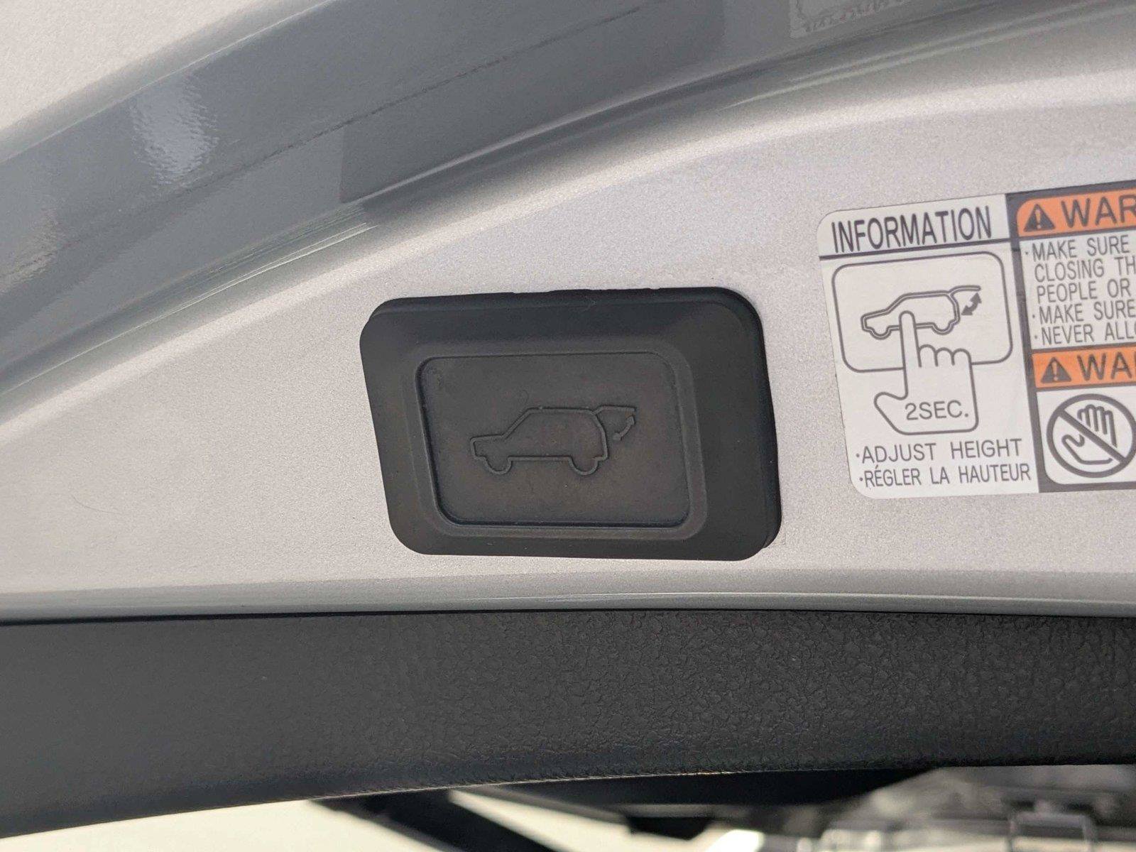 Used 2018 Toyota RAV4 XLE FWD image 10