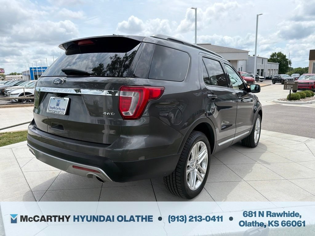 Used 2017 Ford Explorer XLT w/ Equipment Group 202A AWD/4WD image 16
