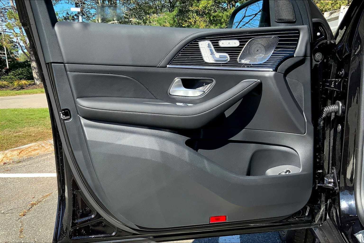 New 2026 Mercedes-Benz GLS 580 4MATIC image 14