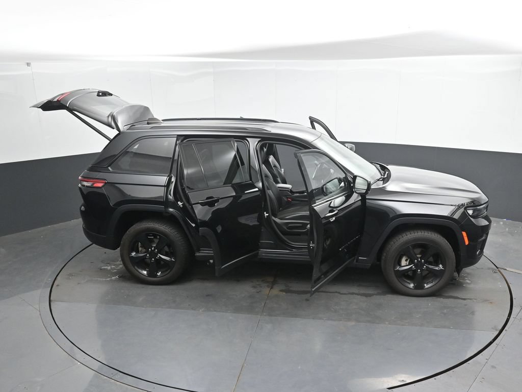 Used 2023 Jeep Grand Cherokee Altitude AWD/4WD image 49
