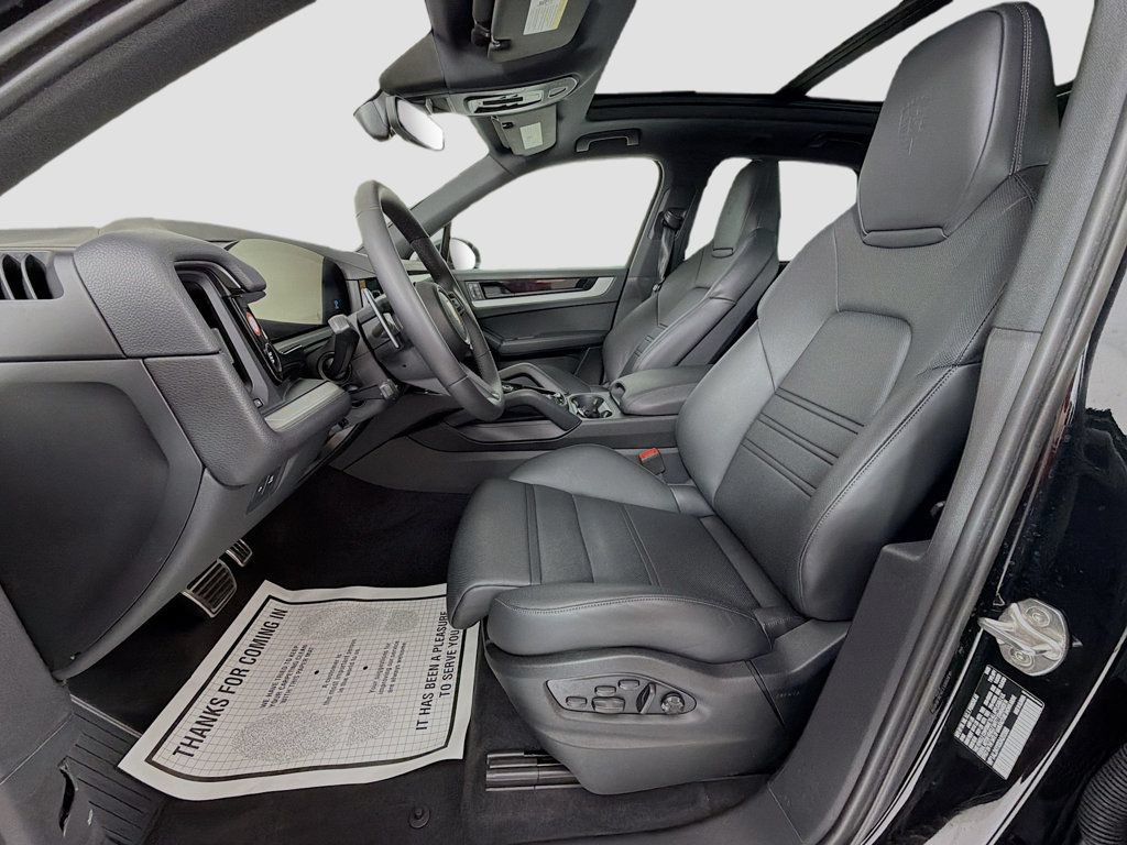 Certified 2025 Porsche Cayenne S AWD/4WD image 5