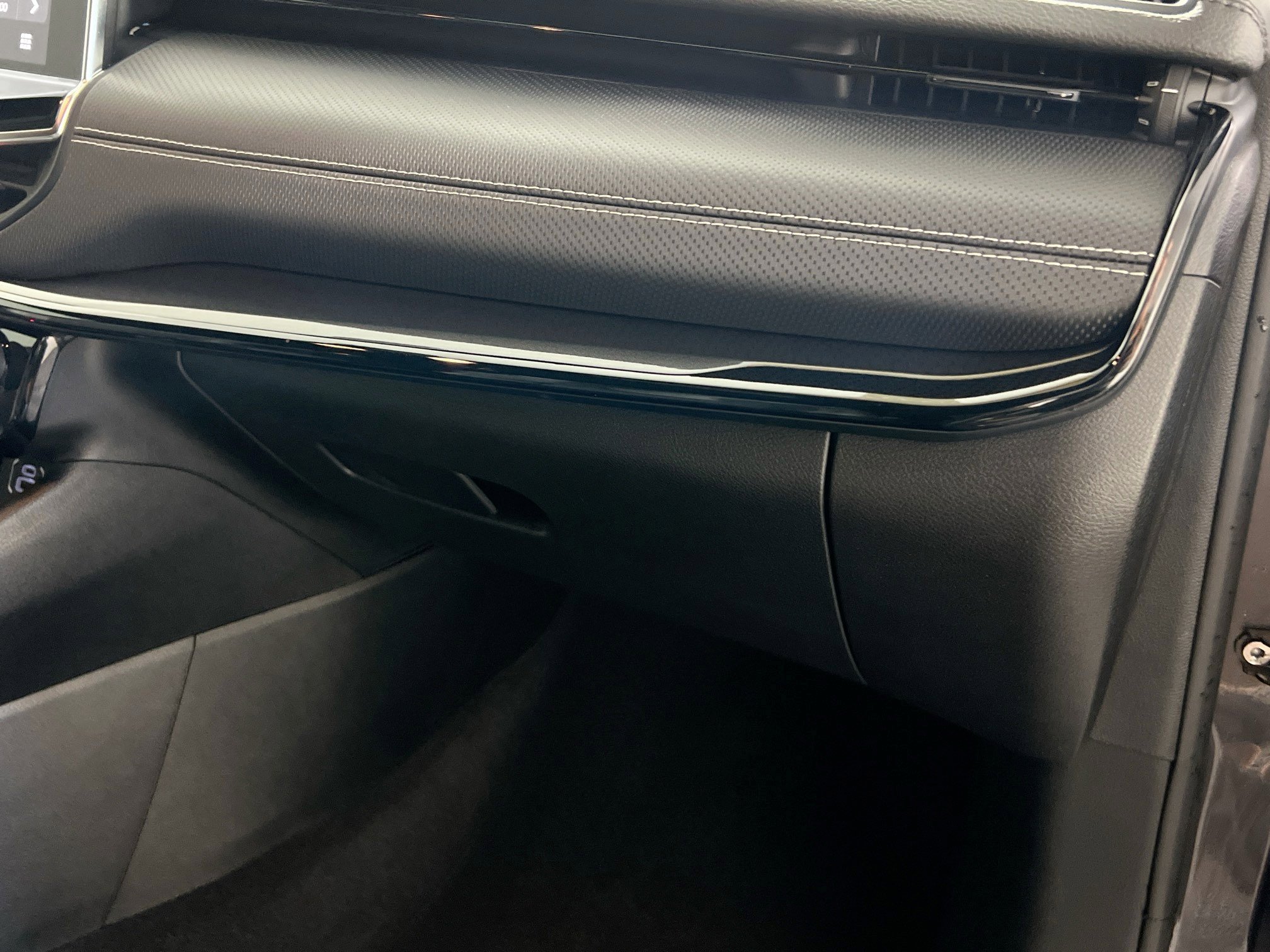 Used 2024 Jeep Compass Latitude w/ Convenience Group image 35