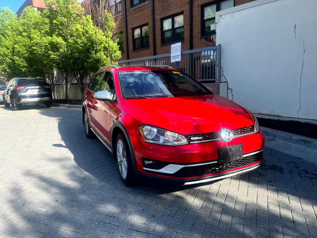 Used 2017 Volkswagen Golf Alltrack SE image 3
