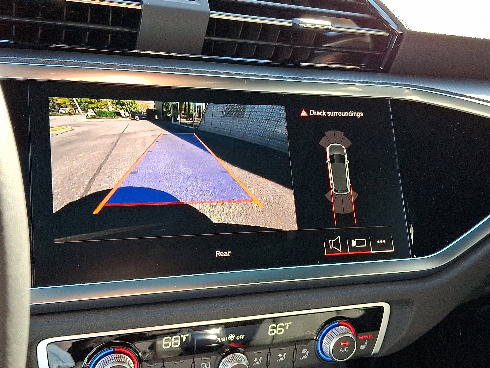 New 2025 Audi Q3 2.0T Premium image 13