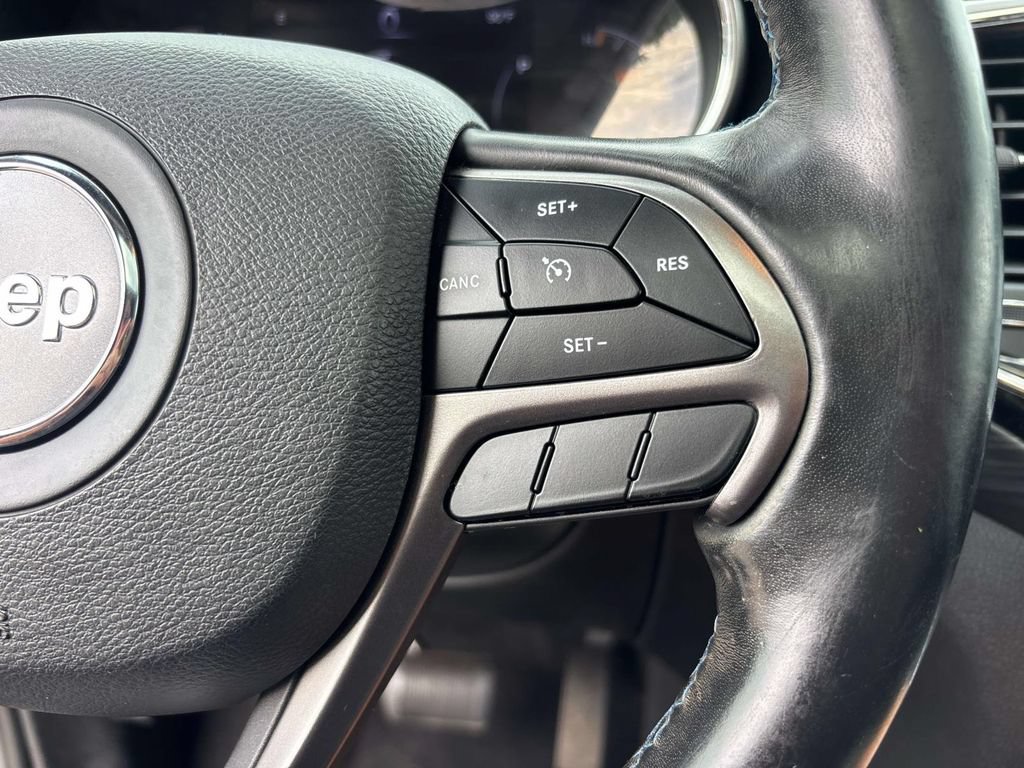 Certified 2020 Jeep Grand Cherokee Laredo AWD/4WD image 24