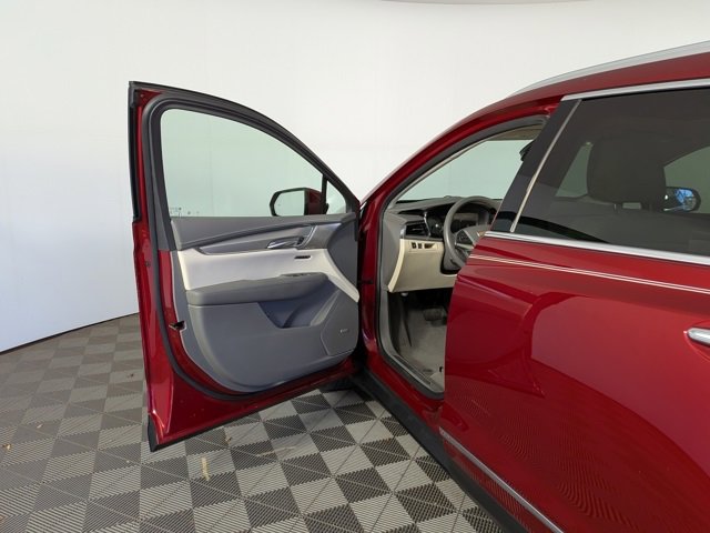 Certified 2023 Cadillac XT5 Premium Luxury w/ LPO, Floor Liner Package image 18