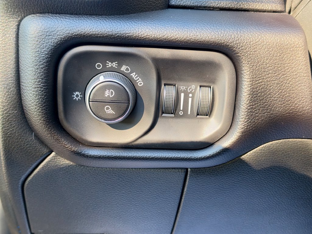 Used 2025 RAM 2500 Laramie AWD/4WD image 14