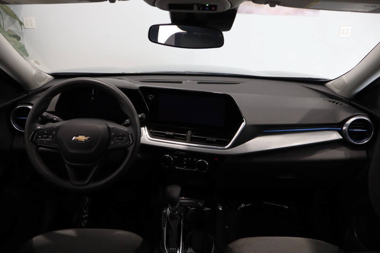 Used 2024 Chevrolet Trax LT FWD image 14