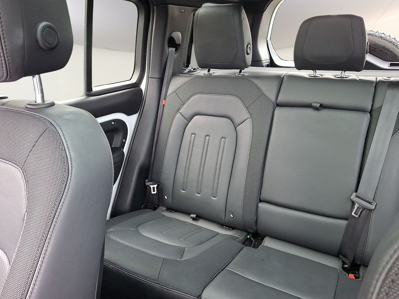 Used 2022 Land Rover Defender 110 X-Dynamic HSE AWD/4WD image 5