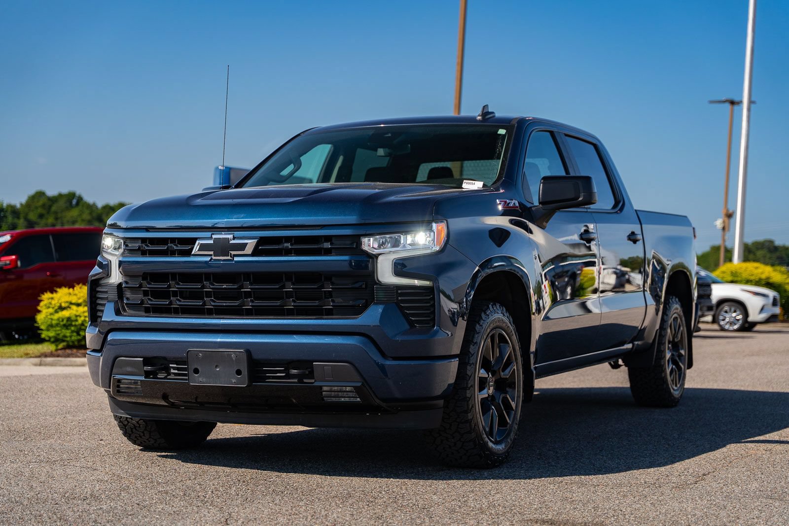 Used 2023 Chevrolet Silverado 1500 RST AWD/4WD image 3