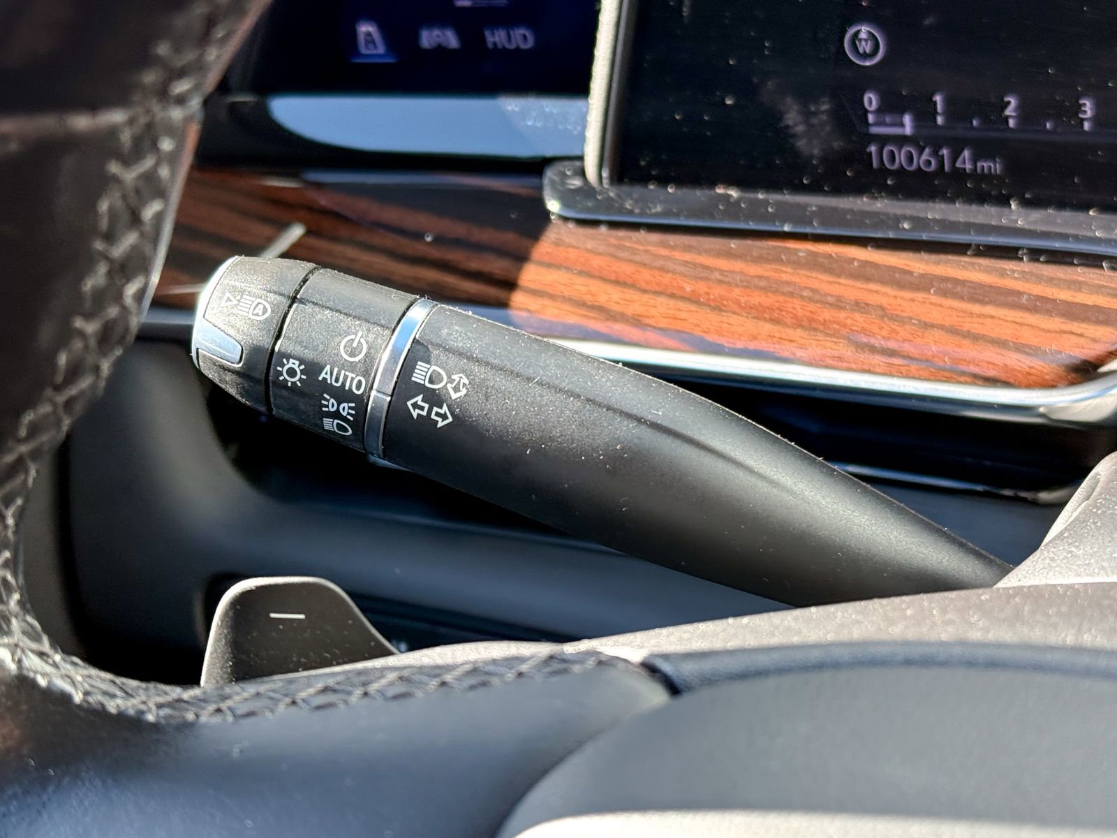 Used 2023 Cadillac Escalade Premium Luxury image 27