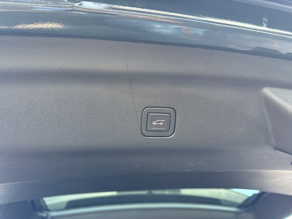 Used 2025 GMC Yukon AT4 Ultimate image 9