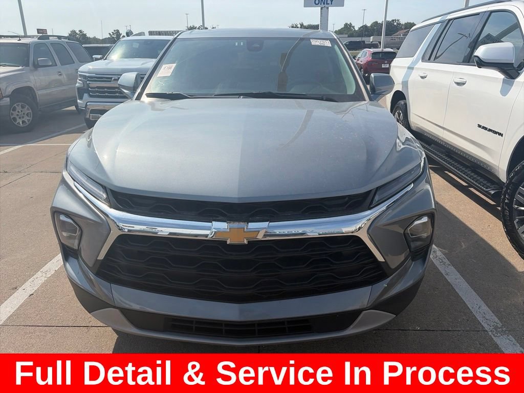 Used 2025 Chevrolet Blazer LT FWD image 3