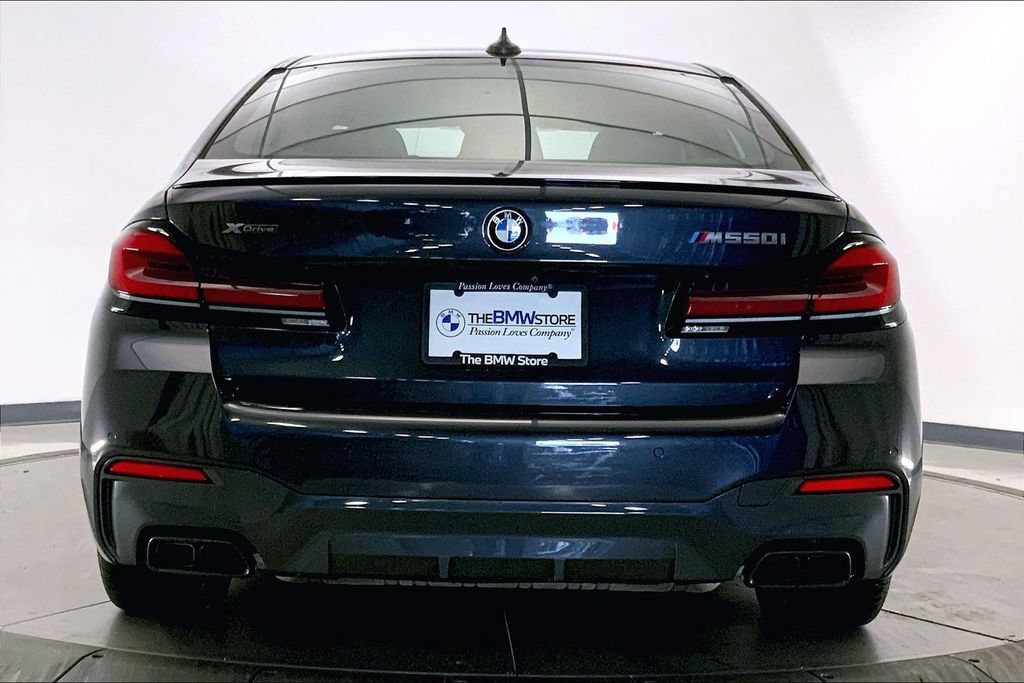 Used 2022 BMW M550i xDrive w/ Executive Package AWD/4WD image 3