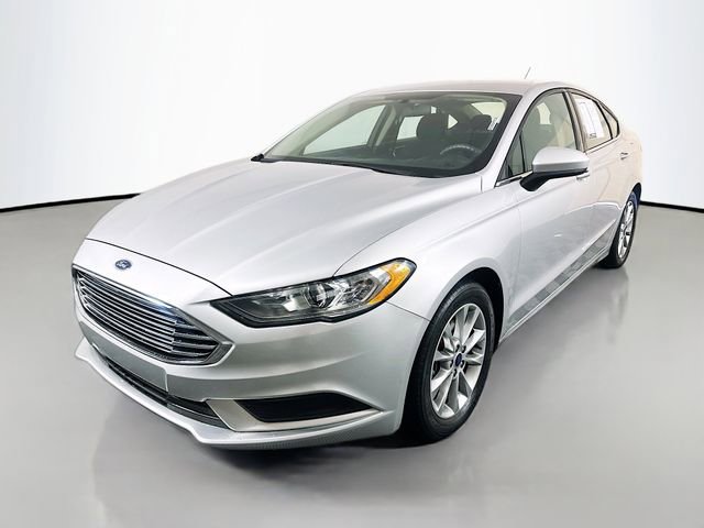 Used 2017 Ford Fusion SE image 3