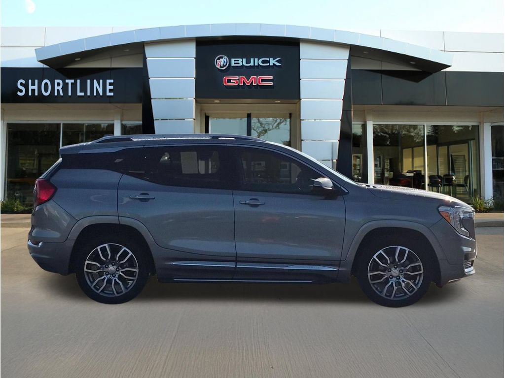 Used 2023 GMC Terrain Denali w/ Denali Premium Package AWD/4WD image 2