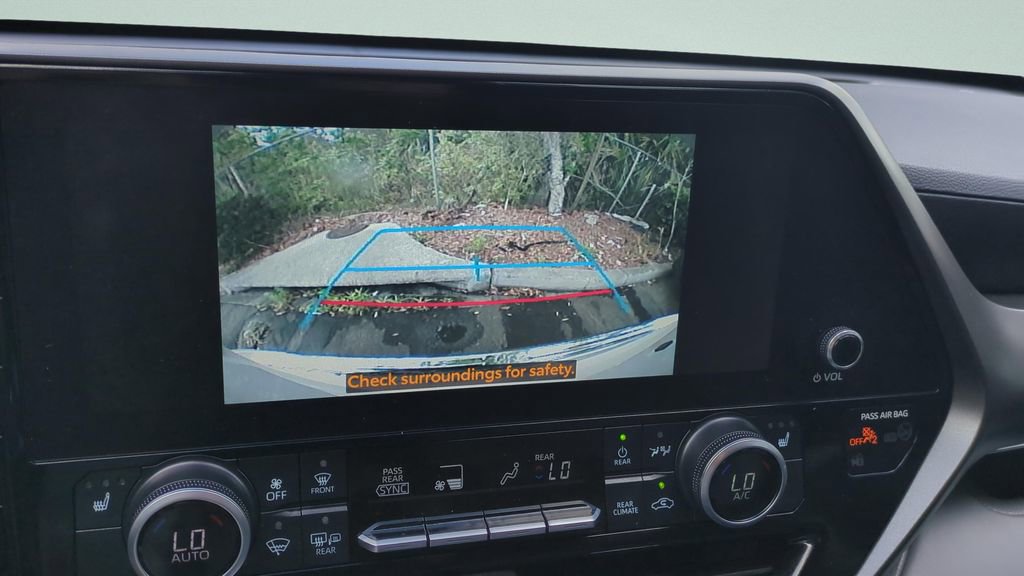 Used 2023 Toyota Highlander XLE image 20