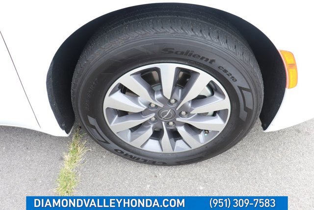 Used 2024 Chrysler Pacifica Select image 28