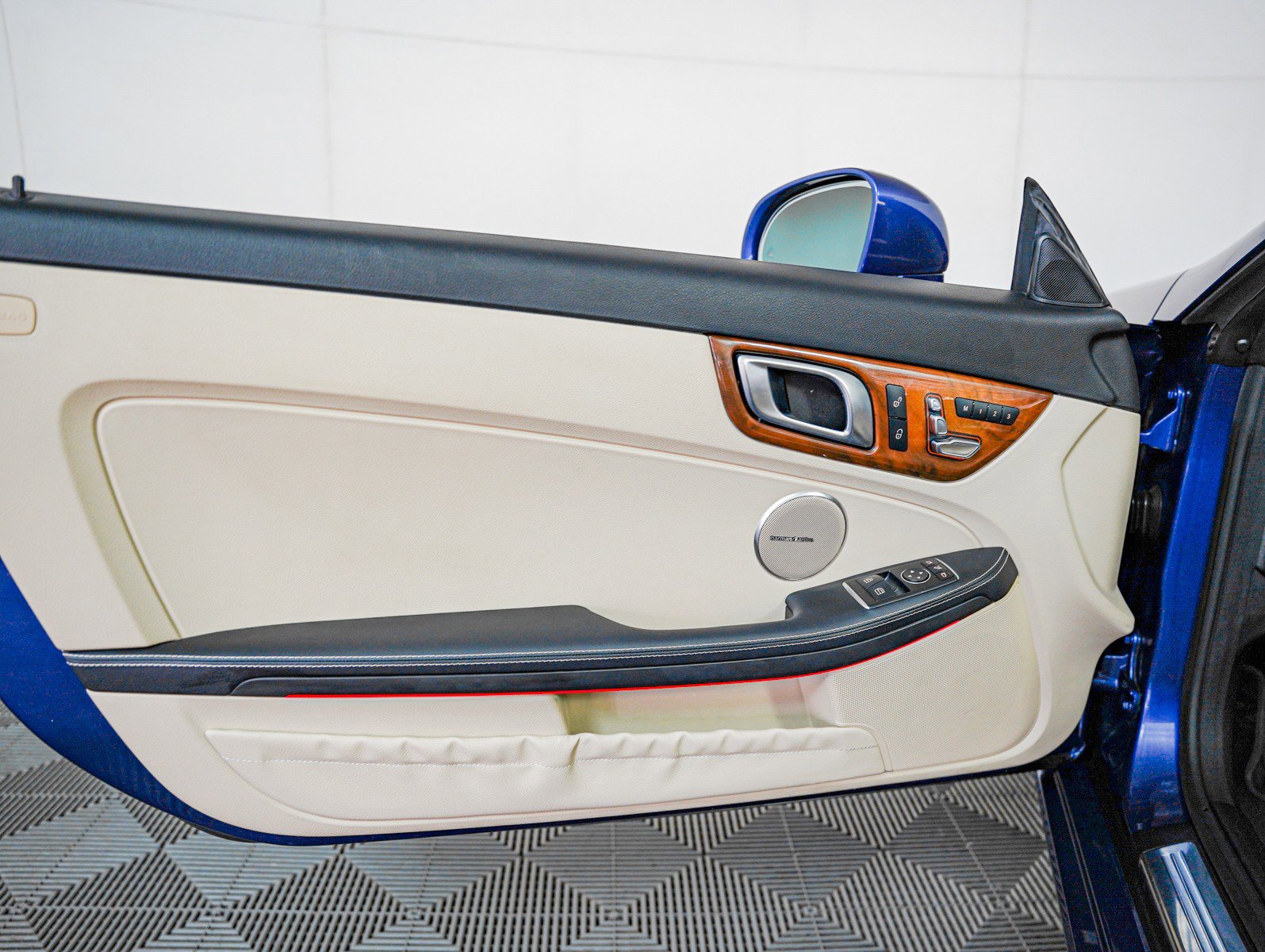 Certified 2020 Mercedes-Benz SLC 300 image 25